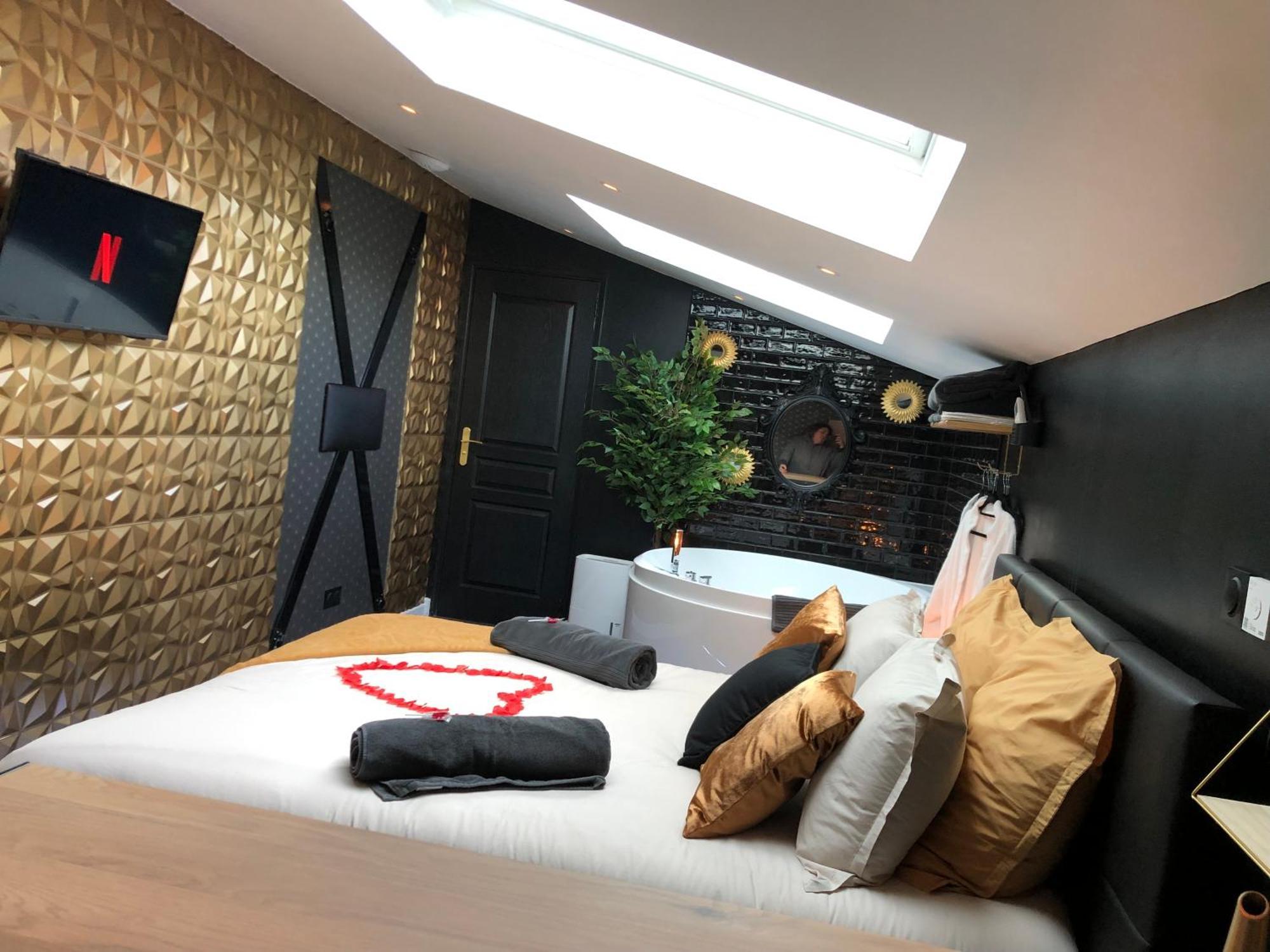Playroom Et Nuit Insolite Aubie-et-Espessas Exterior foto